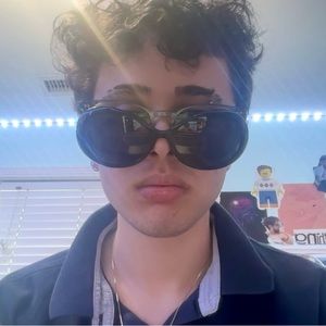 Meet your Posher, Lead